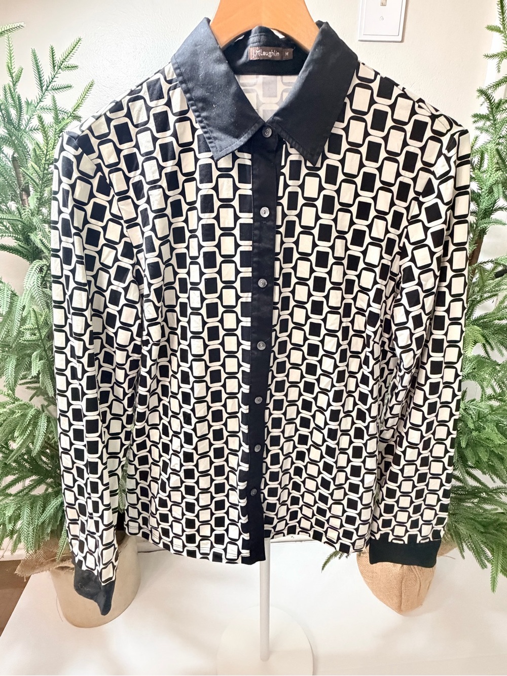 J. McLaughlin Black & White Geometric women’s Button-Up blouse